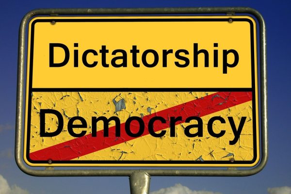 Autoritarismo o Democrazia?